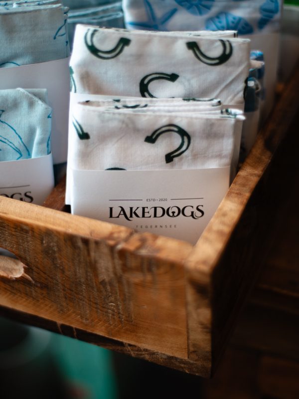 LakeDogs Tegernsee | Concept Store | Premium Hundebedarf, ausgewählte Home & Living Accessoires, selektierte Futtermarken, Leinen, Geschirre, Halsbänder, Betten, Näpfe & Groomer Pflegeprodukte