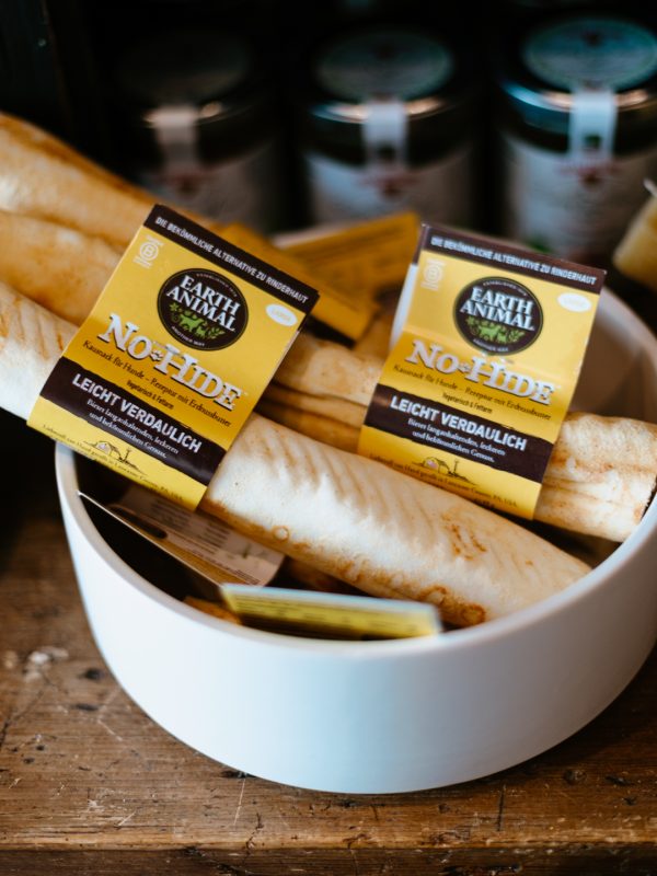 LakeDogs Tegernsee | Concept Store | Premium Hundebedarf, ausgewählte Home & Living Accessoires, selektierte Futtermarken, Leinen, Geschirre, Halsbänder, Betten, Näpfe & Groomer Pflegeprodukte