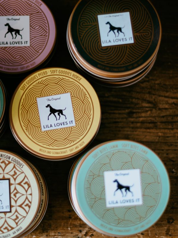 LakeDogs Tegernsee | Concept Store | Premium Hundebedarf, ausgewählte Home & Living Accessoires, selektierte Futtermarken, Leinen, Geschirre, Halsbänder, Betten, Näpfe & Groomer Pflegeprodukte