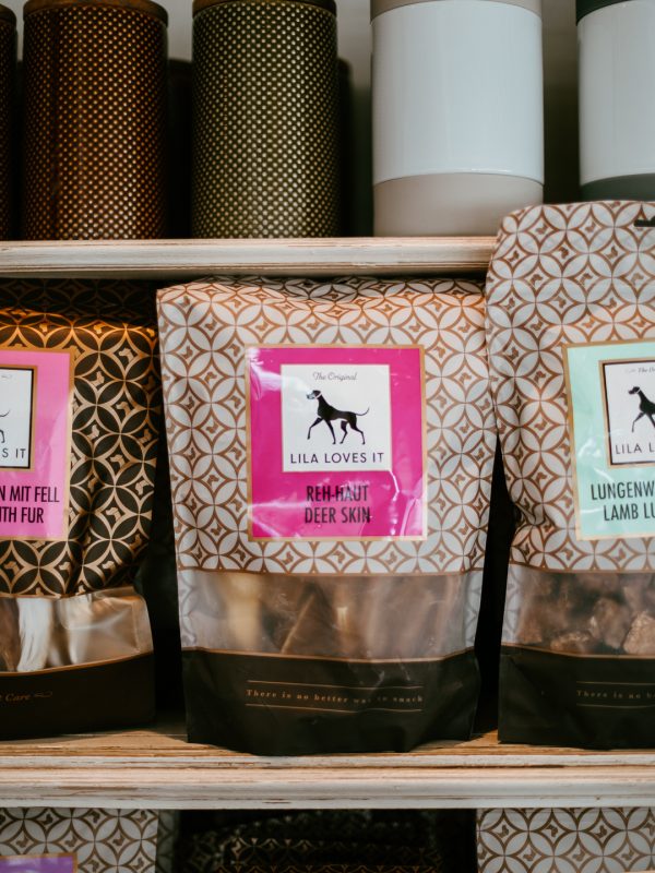 LakeDogs Tegernsee | Concept Store | Premium Hundebedarf, ausgewählte Home & Living Accessoires, selektierte Futtermarken, Leinen, Geschirre, Halsbänder, Betten, Näpfe & Groomer Pflegeprodukte