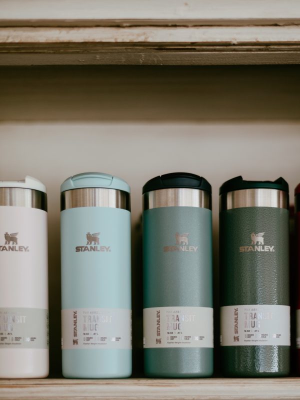 LakeDogs Tegernsee | Concept Store | Premium Hundebedarf, ausgewählte Home & Living Accessoires, selektierte Futtermarken, Leinen, Geschirre, Halsbänder, Betten, Näpfe & Groomer Pflegeprodukte