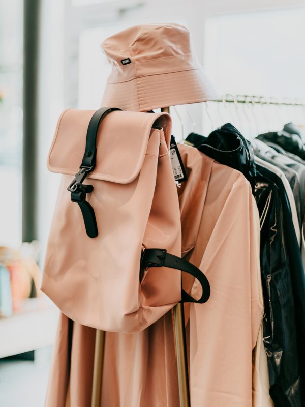 LakeDogs Tegernsee | Concept Store | Premium Hundebedarf, ausgewählte Home & Living Accessoires, selektierte Futtermarken, Leinen, Geschirre, Halsbänder, Betten, Näpfe & Groomer Pflegeprodukte